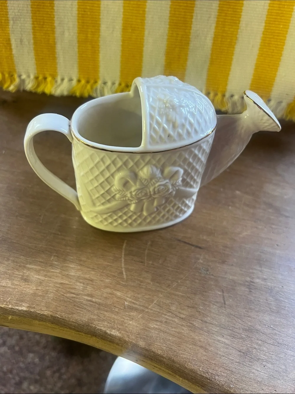 N/A white ceramic